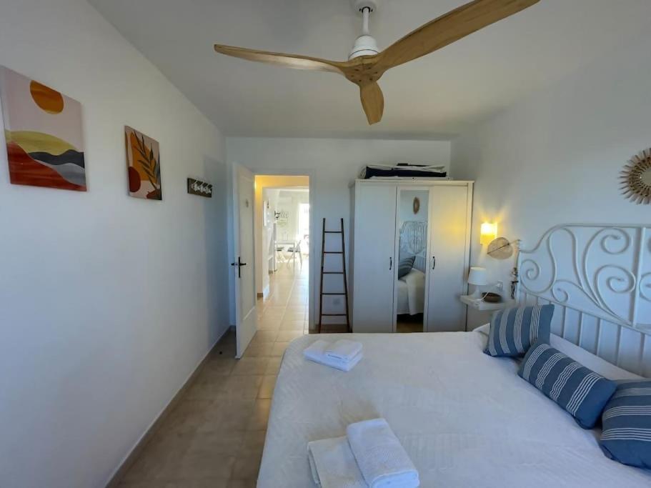 Algaiarens Apto Con Piscina Y Junto A La Playa Cala'N Blanes  Buitenkant foto